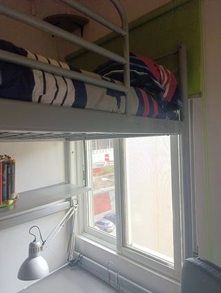 Cama litera con escritorio