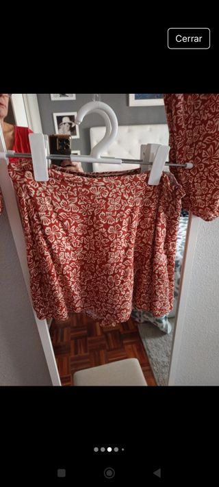 Conjunto falda corta y blusa floral