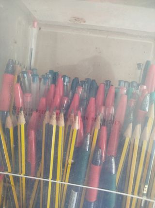 Pack Bolígrafos Bic Negro, Verde y Rojo + Lápices