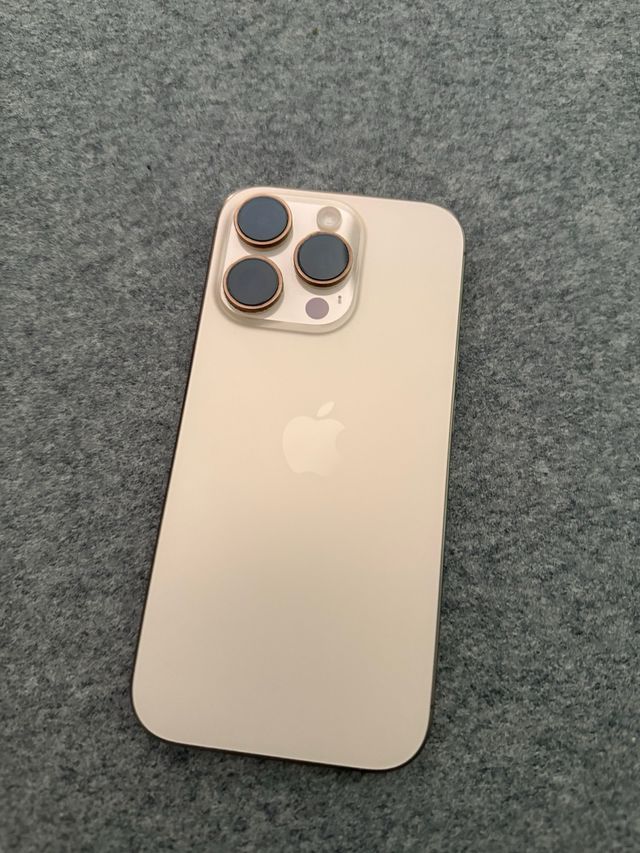 iPhone 16 Pro Dorado