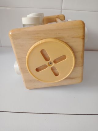 Especiero o guardapiezas de madera. Giratorio
