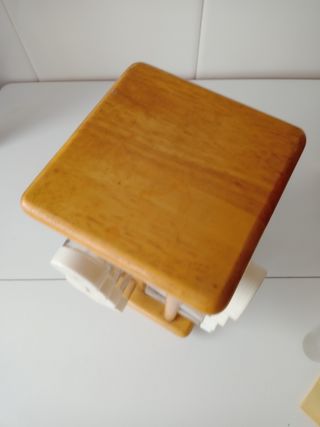 Especiero o guardapiezas de madera. Giratorio