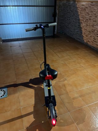 Patinete eléctrico con sillín