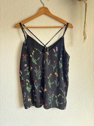 Blusa floral Stradivarius negra