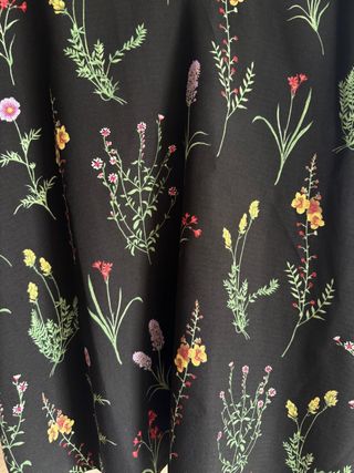 Blusa floral Stradivarius negra