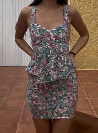 Vestido floral ajustado verde y rosa
