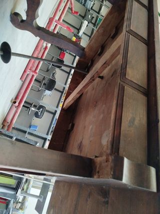 Mesa antigua de madera y metal