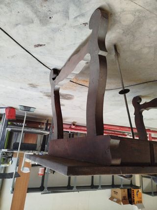 Mesa antigua de madera y metal