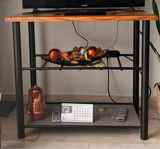 Mesa de TV de madera y metal