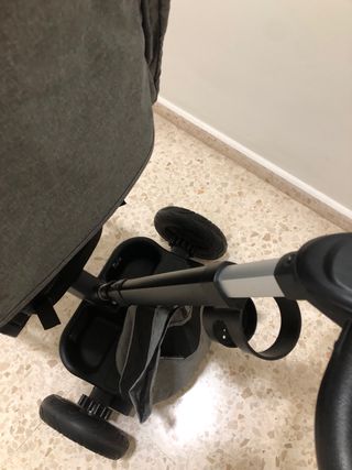 Triciclo Kinderkraft Easytwist Gris