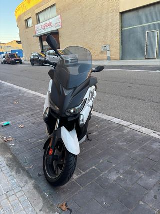 YAMAHA XMAX 125