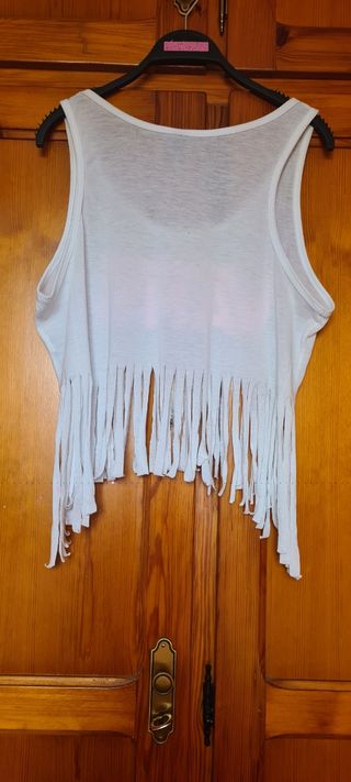Crop top blanco con flecos 