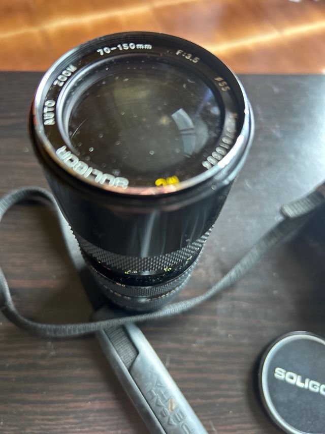 Cámara Pentax con objetivo