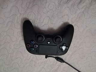 PS4 Slim Blanca Sony con mando incluido (de cable)