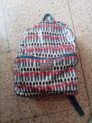 Mochila multicolor casi nueva