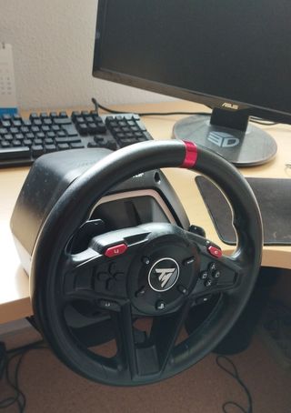 Volante Thrustmaster PC, PS4 y PS5 con pedales
