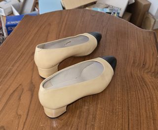 Zapatos femeninos Chanel Beige talla 37,5