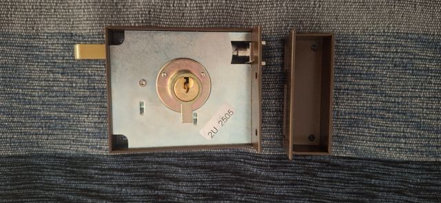 Cerradura Yale para sobreponer Palanca Picaporte