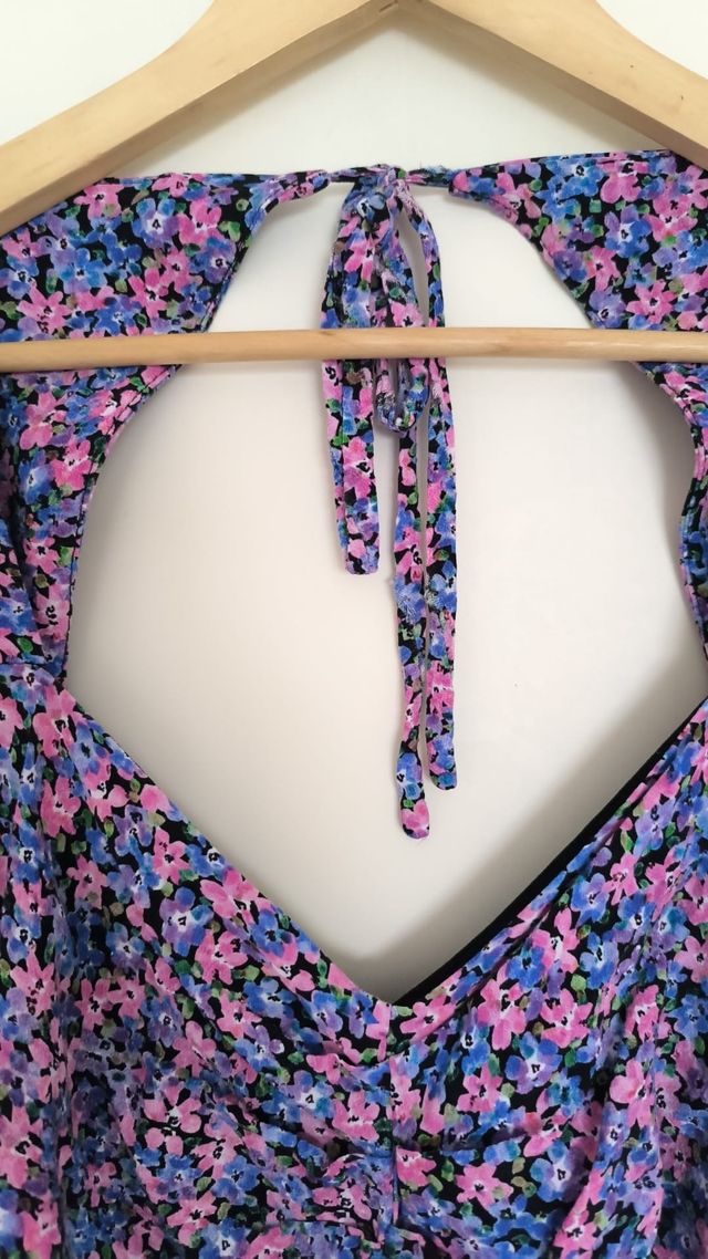 Vestido Midi Floral con Espalda Abierta