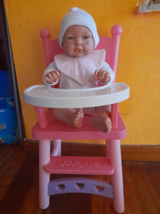 Muñeca con trona