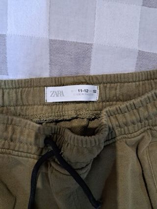 Pantalón chándal Zara Talla 11/12 Verde Oliva