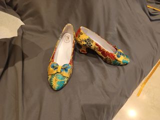 Falda Fallera Talla 36-38  . Fondo dorado suave
