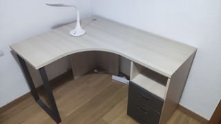 Mesa de esquina beige y gris