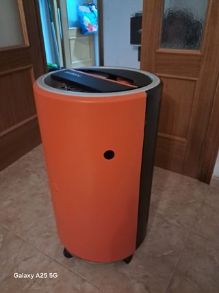 Estufa de butano naranja y negra