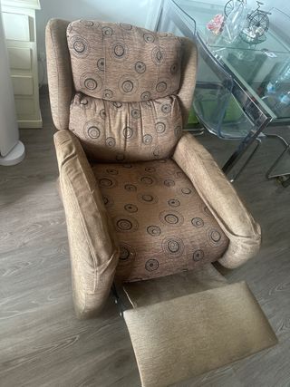 Butaca de tela con estampado de círculos