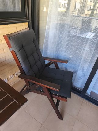 Mesa y tumbonas de Exterior. Sin cojines