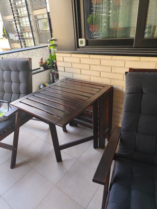 Mesa y tumbonas de Exterior. Sin cojines