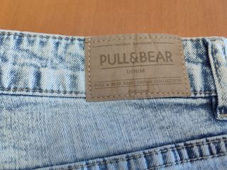 Pantalones cortos vaqueros Pull&Bear desgastados. 