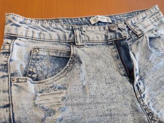Pantalones cortos vaqueros Pull&Bear desgastados. 