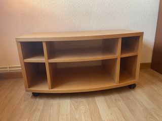 Mueble TV madera curvo. Haya. Precio a convenir.