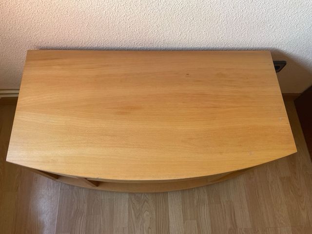 Mueble TV madera curvo. Haya.
Precio a convenir.