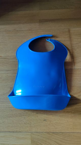 Babero rigido azul y plato bebe ventoda
