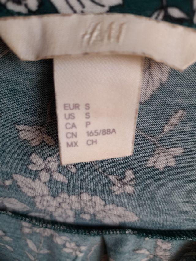 Blusa H&M verde floral manga larga