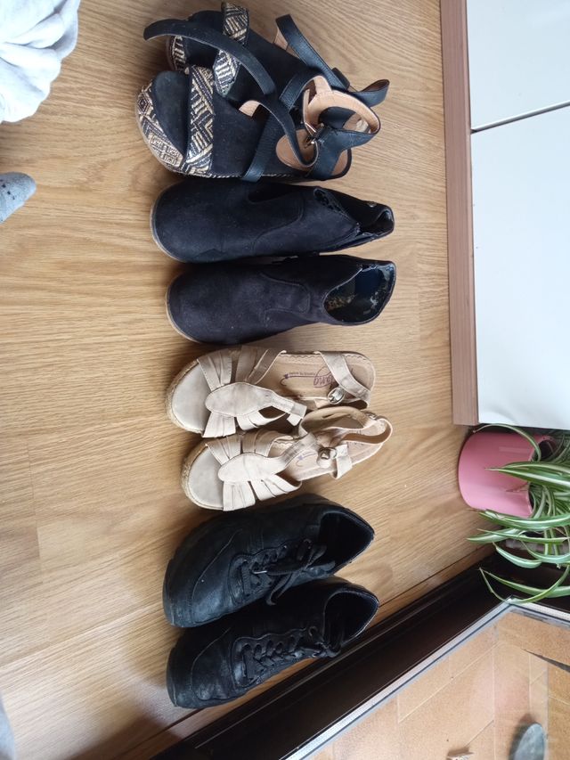 Sandalias de cuña con estampado étnico