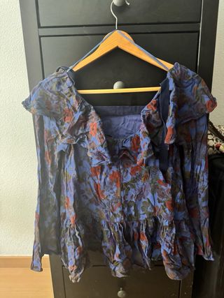 Camisa Uterqüe S manga larga volantes floral