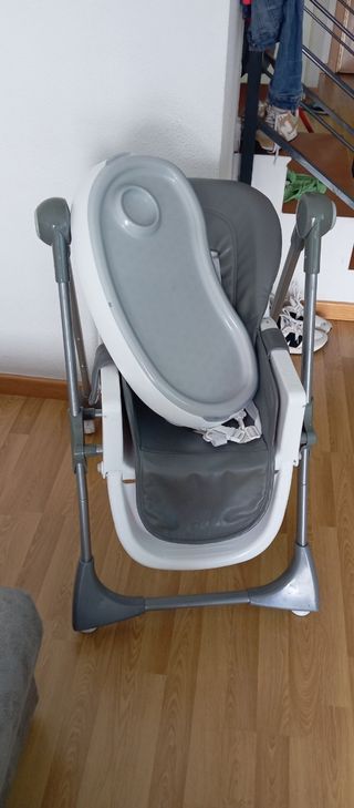 Trona de bebé gris
