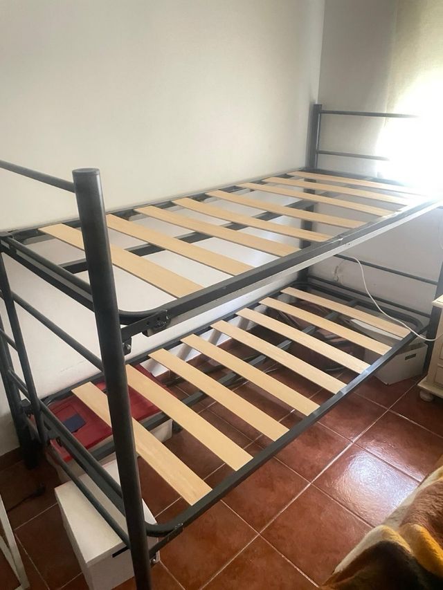 Litera metálica color gris oscuro