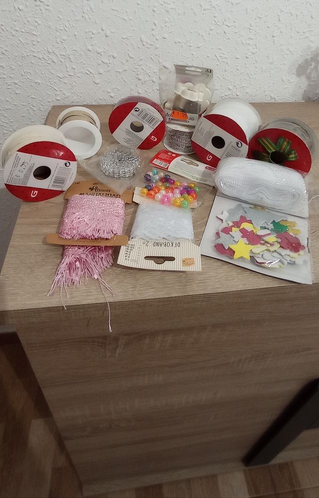 Lote Manualidades: Cintas, Cuentas y Adornos