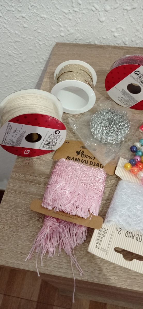 Lote Manualidades: Cintas, Cuentas y Adornos