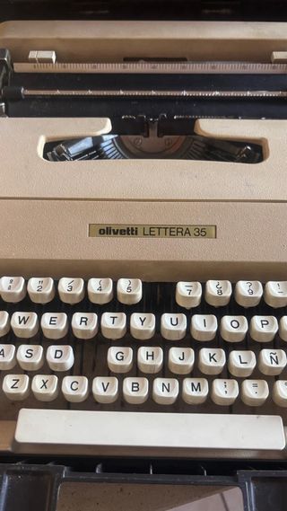 Máquina de escribir Olivetti Lettera 35