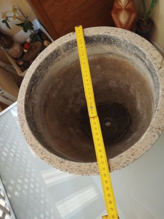 Macetero de piedra gris