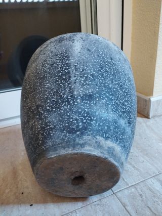 Macetero de piedra gris