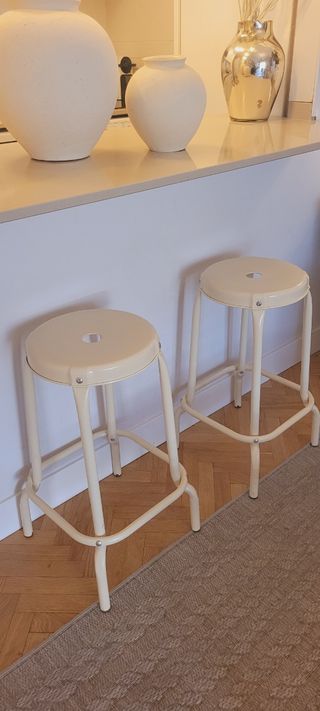 Taburetes de Hierro lacados en  Beige industria