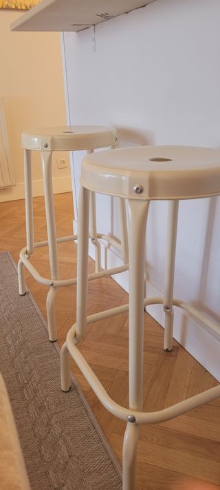 Taburetes de Hierro lacados en  Beige industria