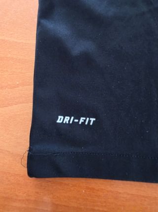 Maglietta Nike nera taglia 12-13 anni