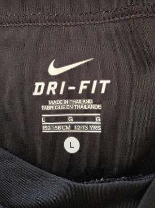 Maglietta Nike nera taglia 12-13 anni